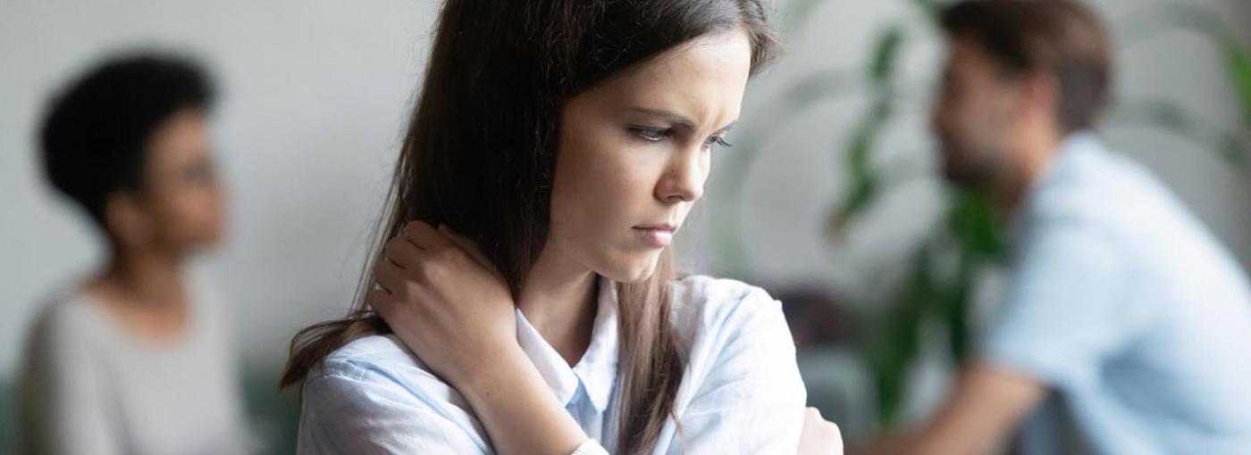 Ansiedad social: qué es síntomas y 5 consejos útiles para sobrellevarla