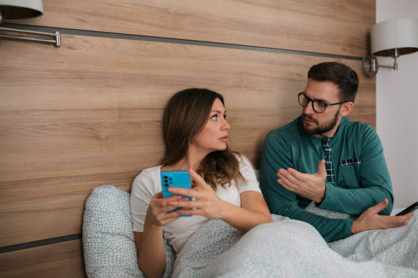 stashing-cuando-tu-pareja-te-oculta2