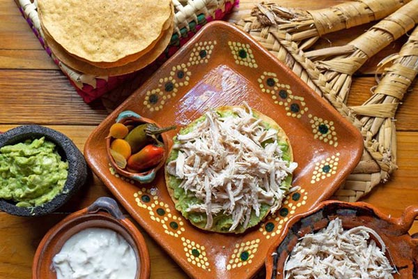 receta-tostadas-de-pollo-para-noche-mexicana