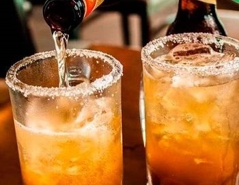 c�ctel bull con cerveza