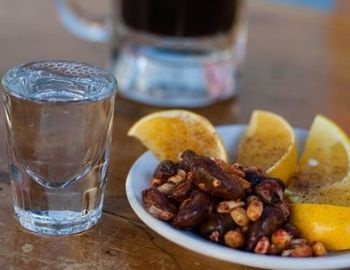 acompaya tu mezcal con el jugo de naranja