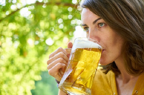 las mujeres también pueden beber cerveza