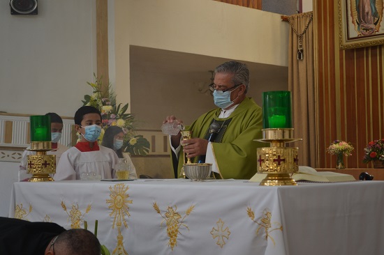 nos unimos en la ofrenda al bautizo de cristo en su cruz.