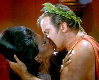 beso interracial