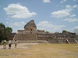 el observatorio, en chichen itza