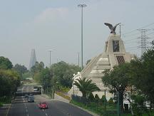 piramide monumento a la raza