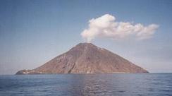 stromboli, el faro natural mas grande del <p>mundo