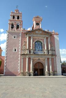 templo en la plaza de tequisquiapan