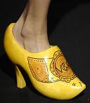 zapato de madera